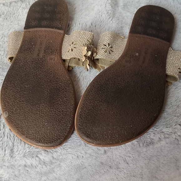 Gold flower sandals - Picture 6 of 9